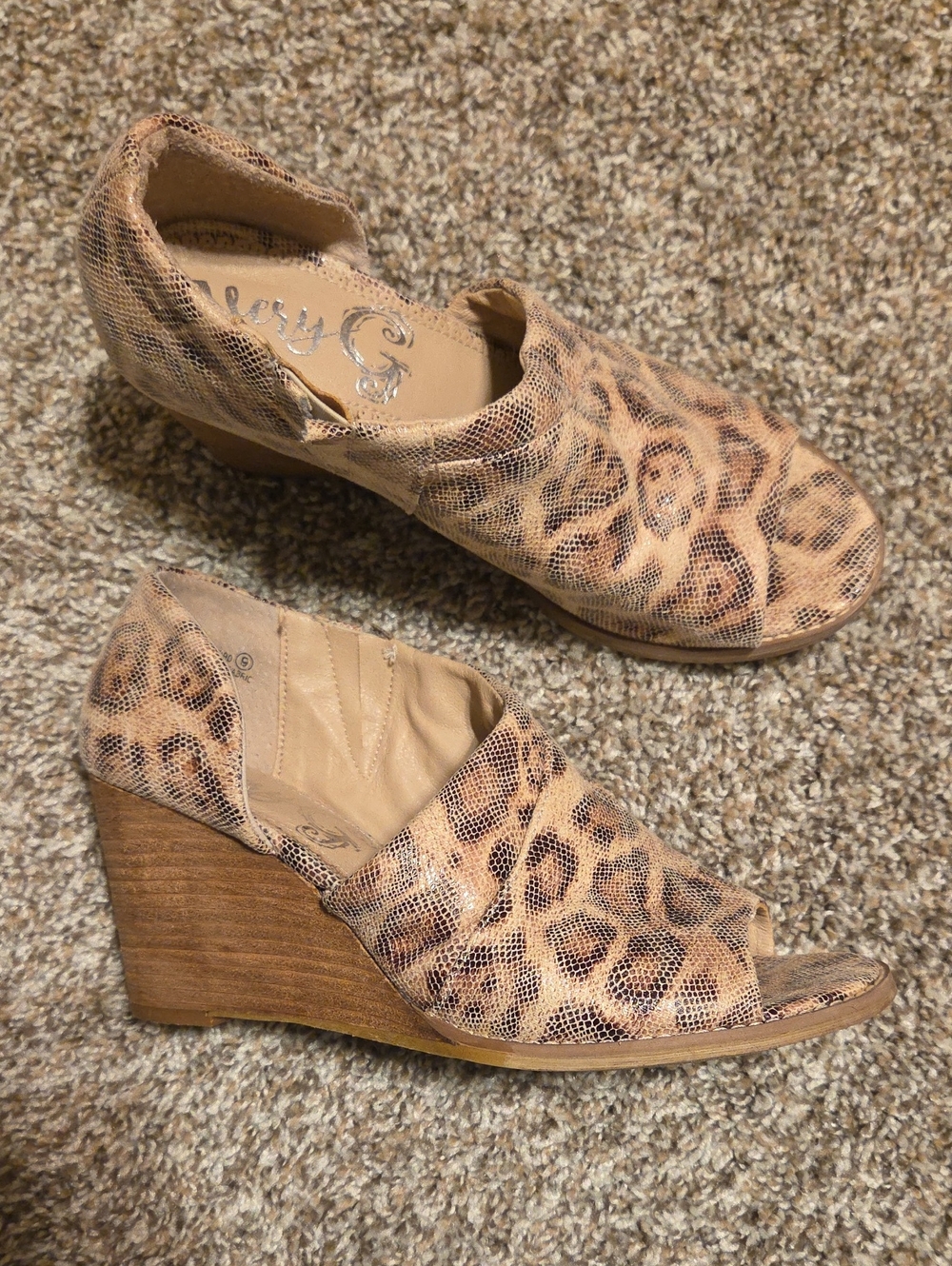 Very G Leopard Print Peep Toe Wedge Heels Tan Brown VGWS0018-290